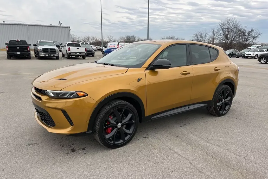 2025 Dodge Hornet R/T photo 1