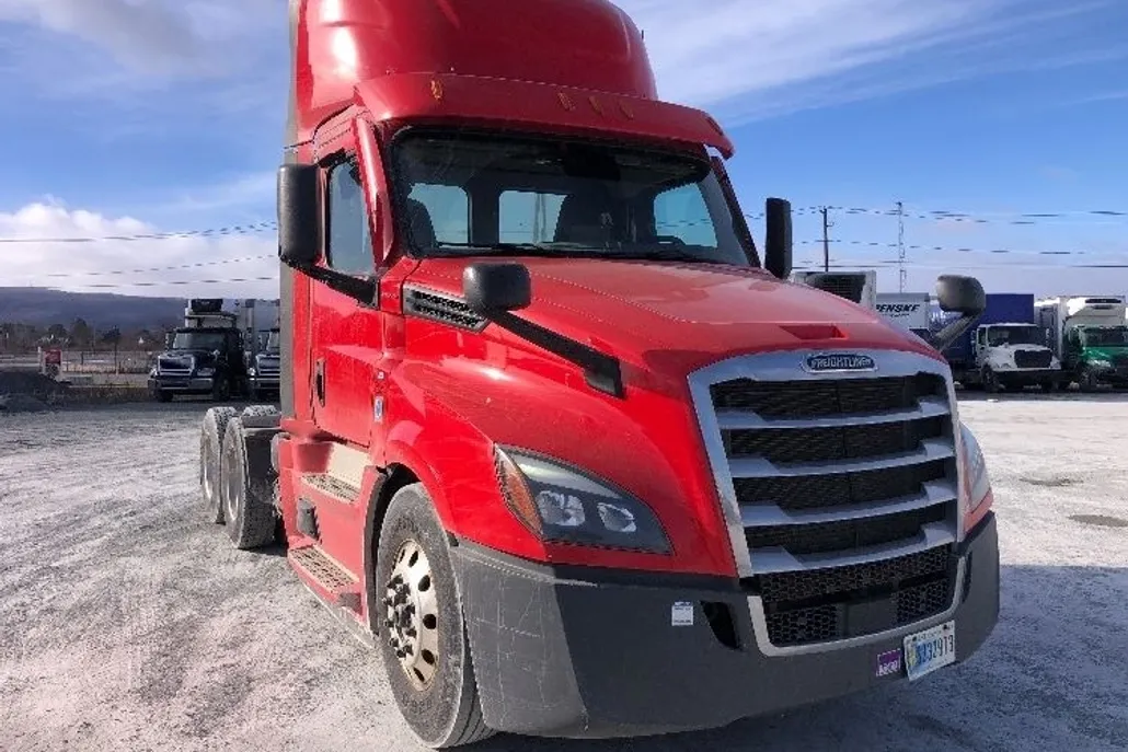 2020 Freightliner Cascadia 126" Day cab photo 1