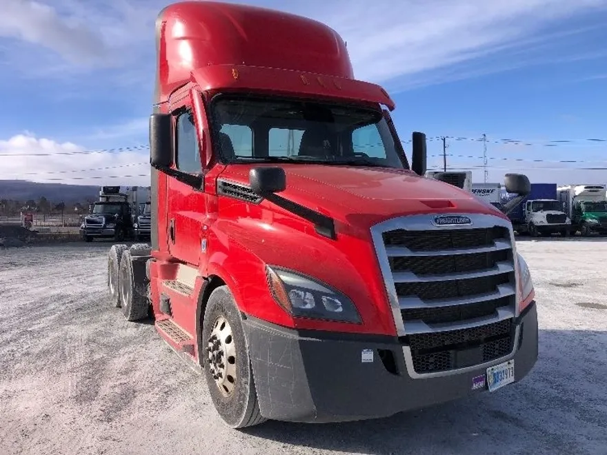 2020 Freightliner Cascadia 126" Day cab photo 1