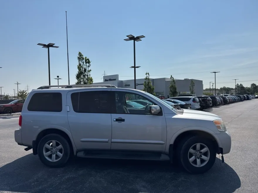 2012 Nissan Armada SV photo 1