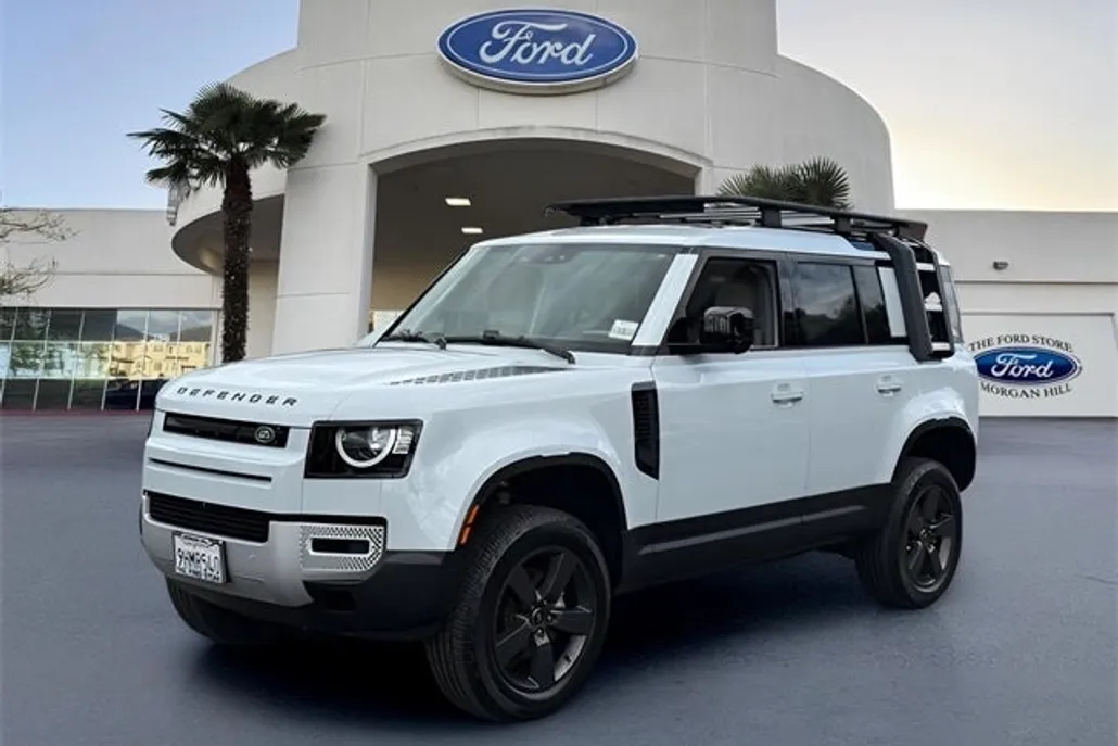 2023 Land Rover Defender 110 S photo 1