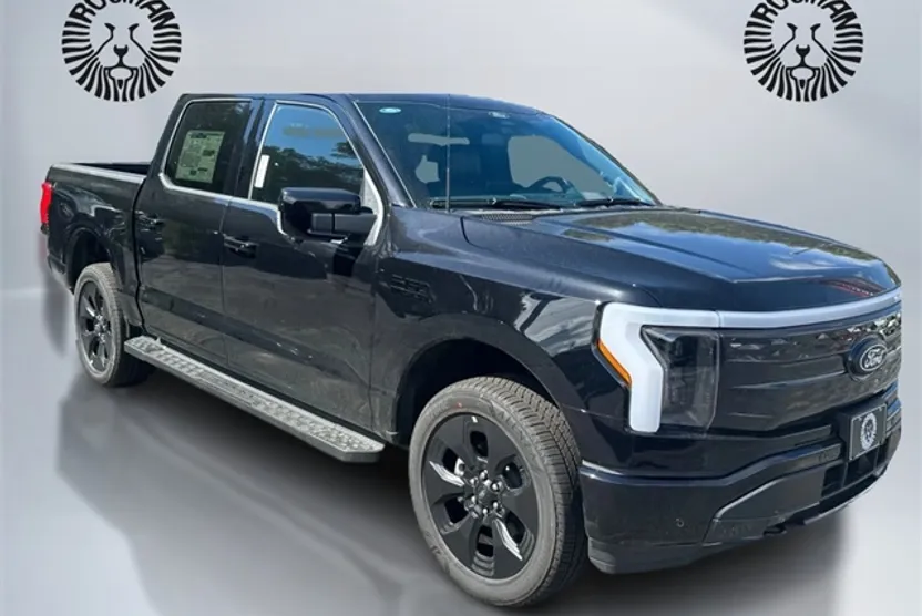 2025 Ford F-150 Lightning Platinum photo 1