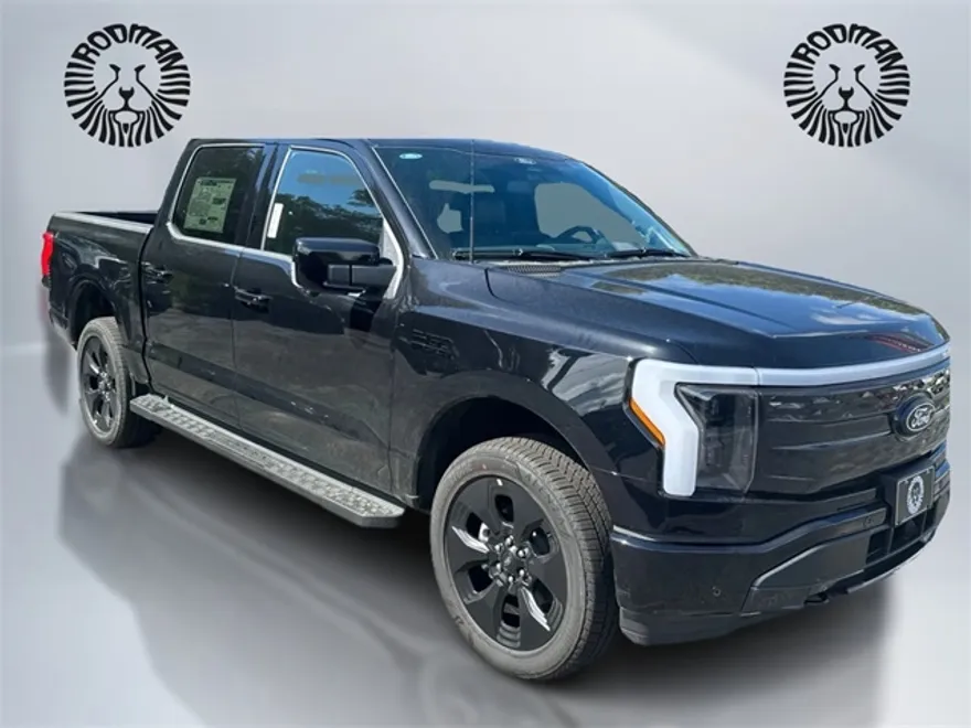 2025 Ford F-150 Lightning Platinum photo 1