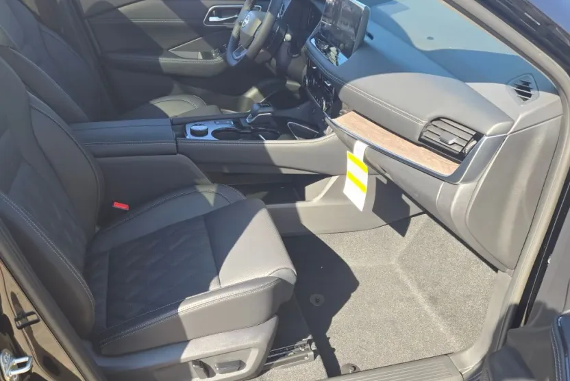 2026 Nissan Rogue Platinum photo 1