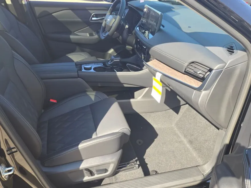 2026 Nissan Rogue Platinum photo 1
