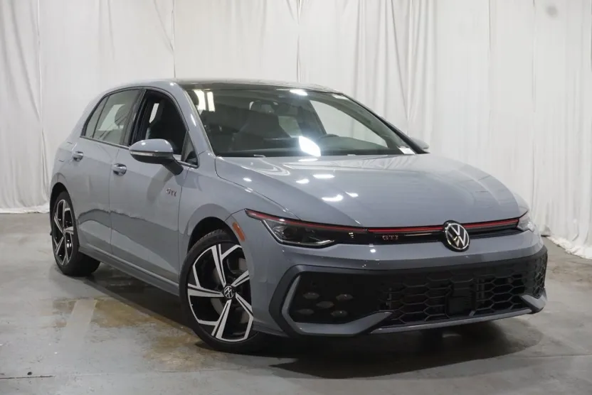 2025 Volkswagen Golf GTI SE photo 1