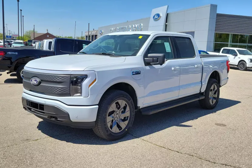 2025 Ford F-150 Lightning photo 1