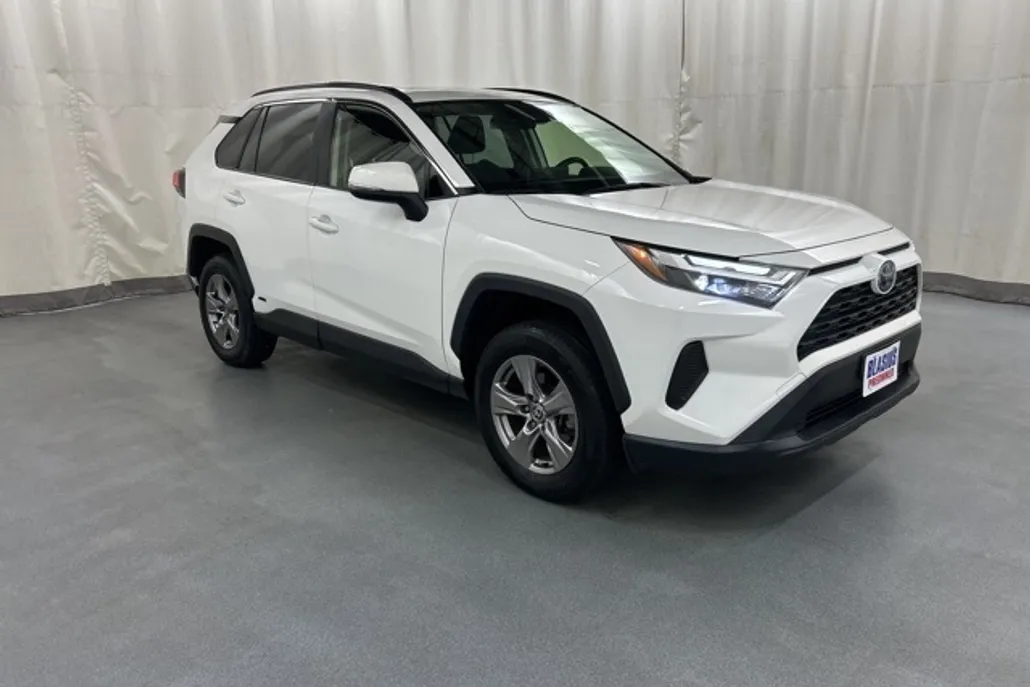 2023 Toyota RAV4 Hybrid XLE photo 1