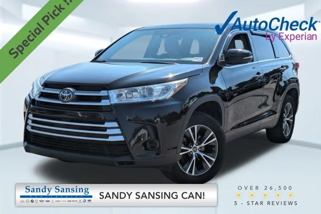 2019 Toyota Highlander LE photo 1