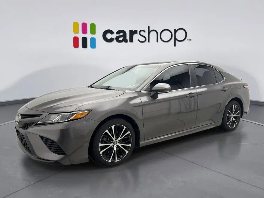 2018 Toyota Camry SE photo 1