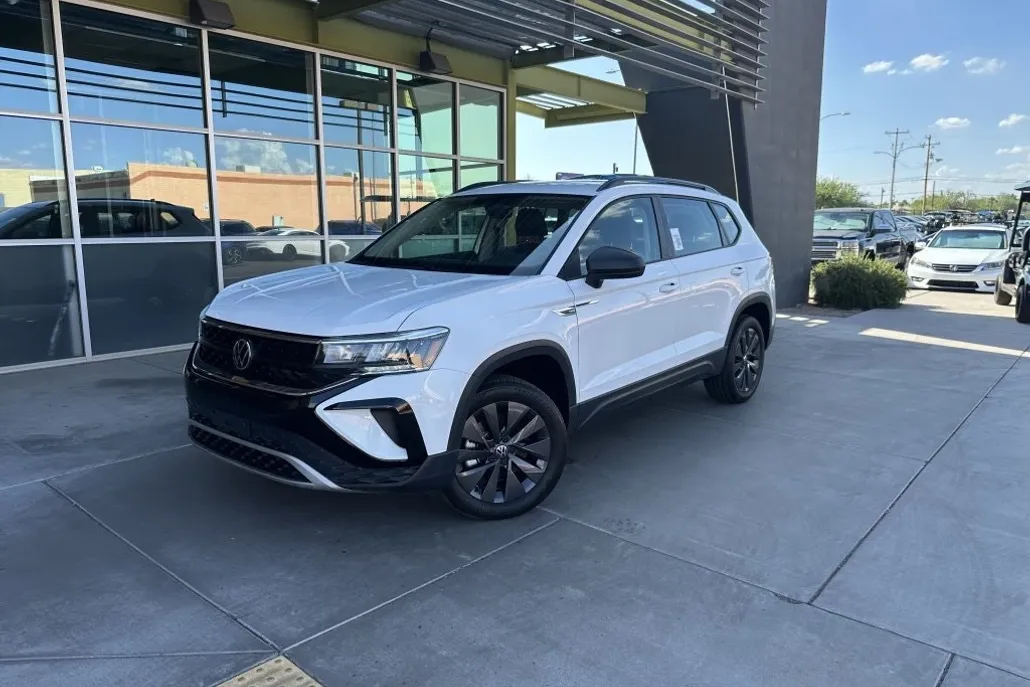 2023 Volkswagen Taos S photo 1
