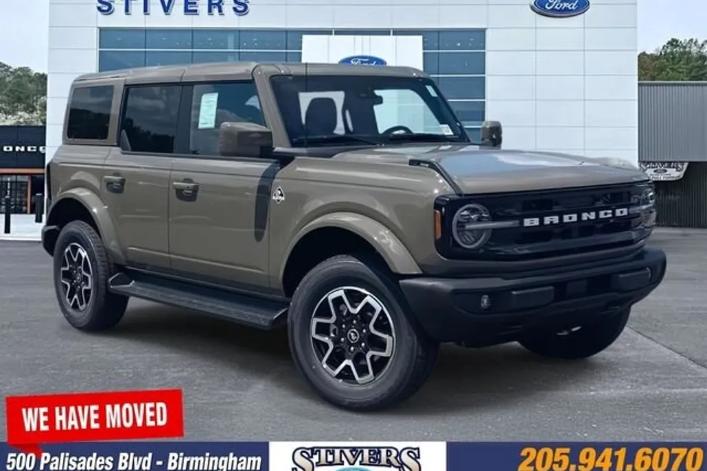 2025 Ford Bronco Outer Banks photo 1