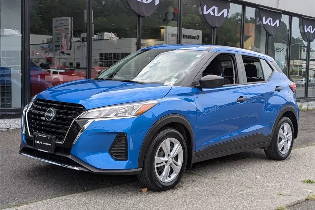 2023 Nissan Kicks S photo 1