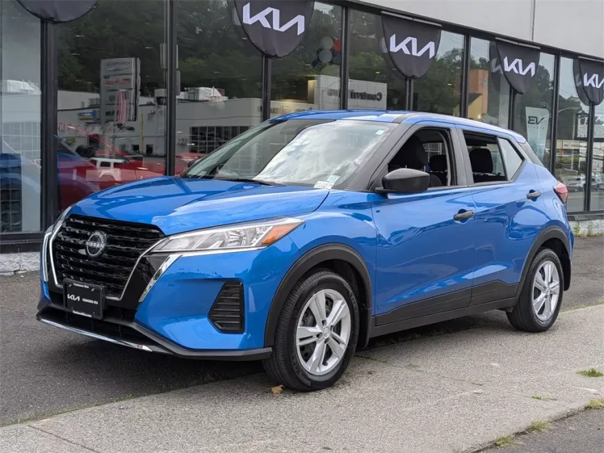 2023 Nissan Kicks S photo 1