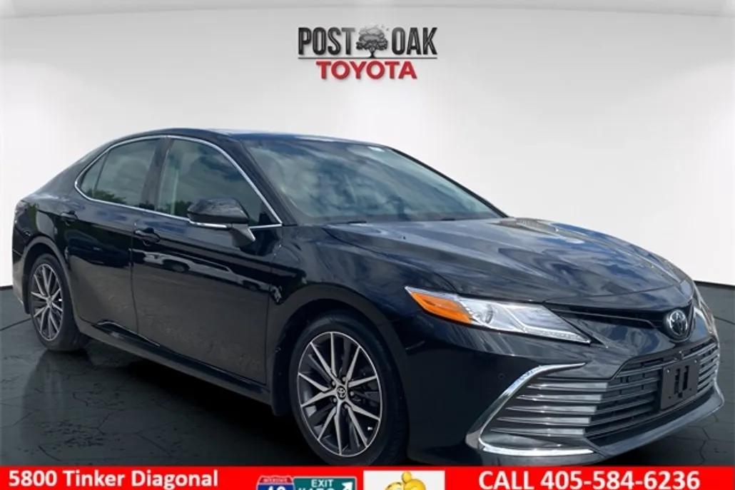 2023 Toyota Camry XLE photo 1