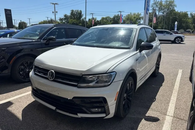 2021 Volkswagen Tiguan SE R-Line Black photo 1