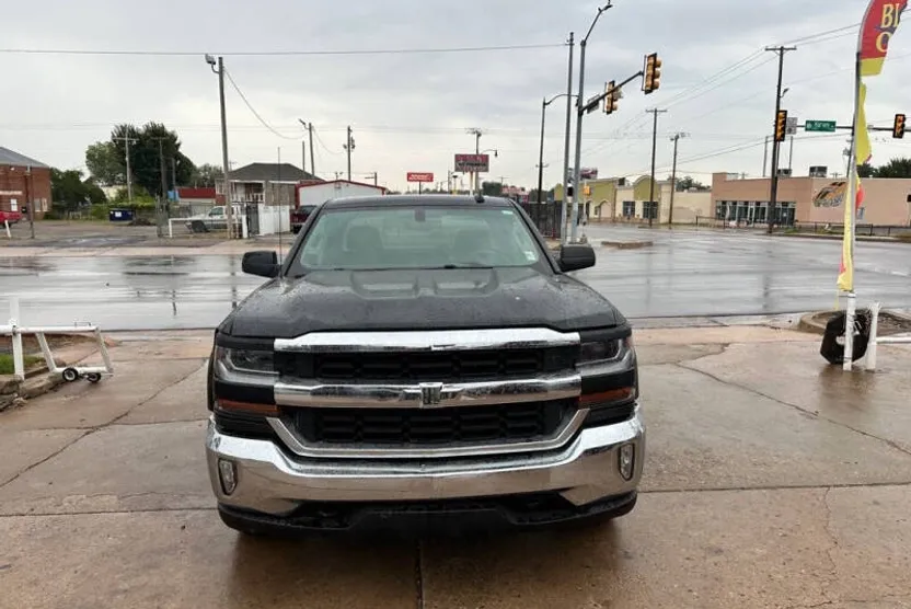 2018 Chevrolet Silverado 1500 LT photo 1