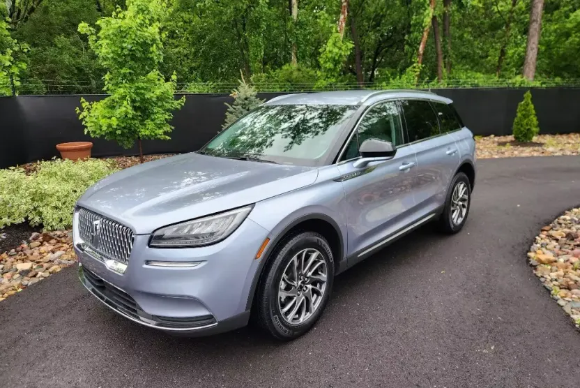 2022 Lincoln Corsair Standard photo 1