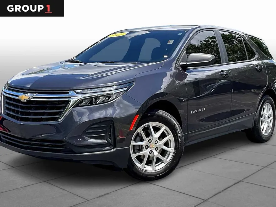 2022 Chevrolet Equinox LS photo 1