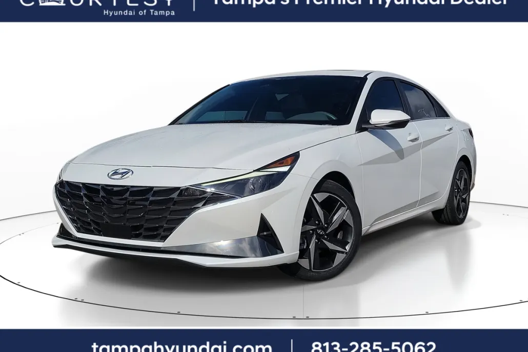 2022 Hyundai Elantra SEL photo 1