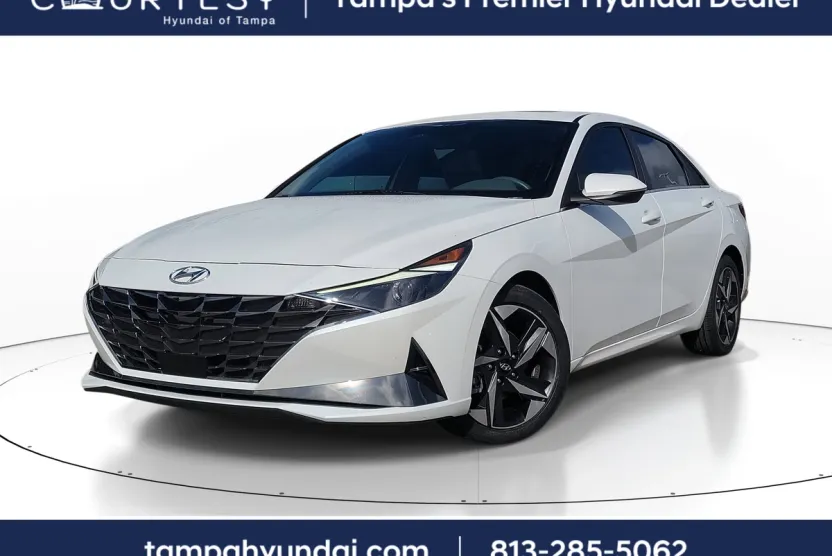 2022 Hyundai Elantra SEL photo 1