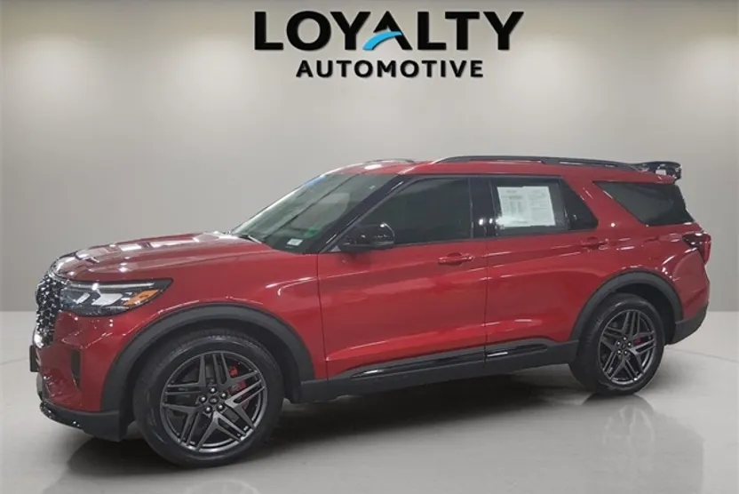 2025 Ford Explorer ST photo 1