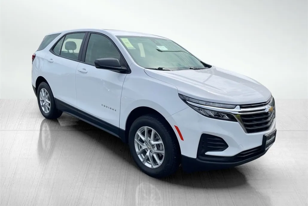 2023 Chevrolet Equinox LS photo 1