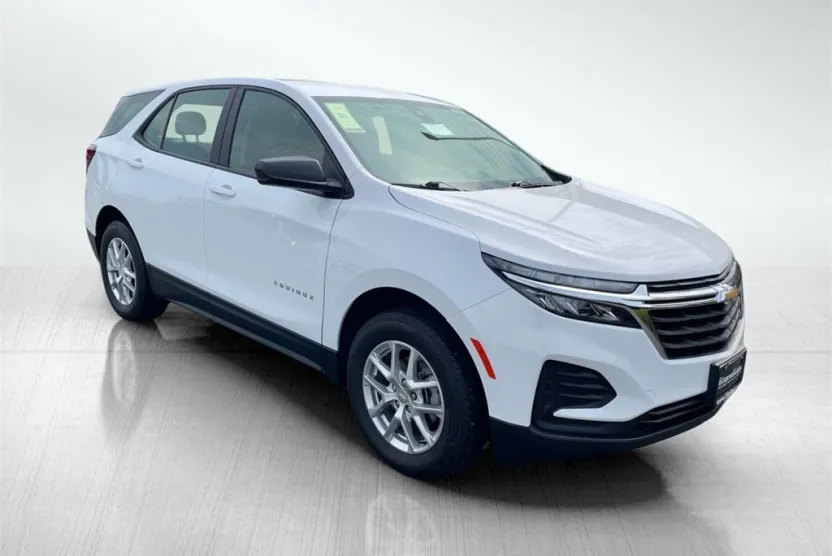 2023 Chevrolet Equinox LS photo 1