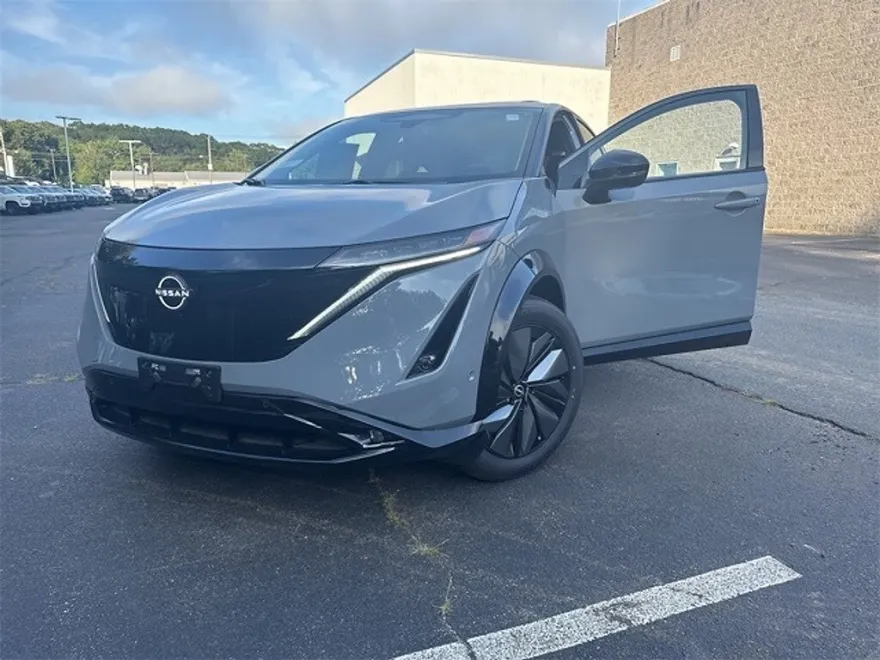 2025 Nissan ARIYA Platinum photo 1