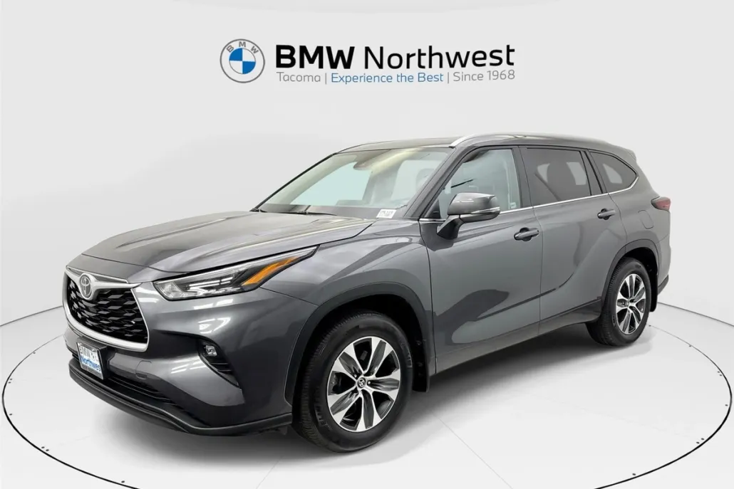 2024 Toyota Highlander XLE photo 1