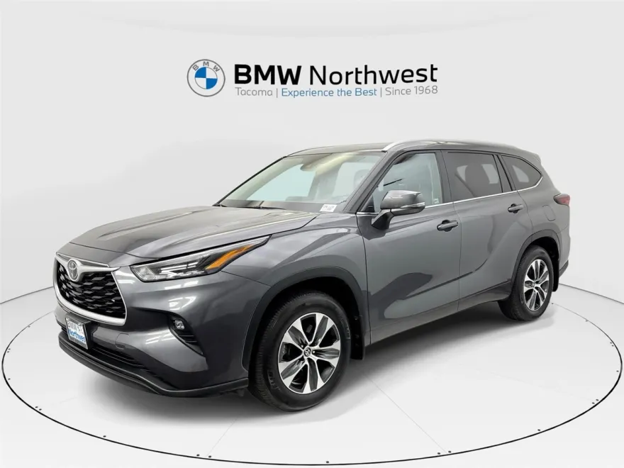 2024 Toyota Highlander XLE photo 1