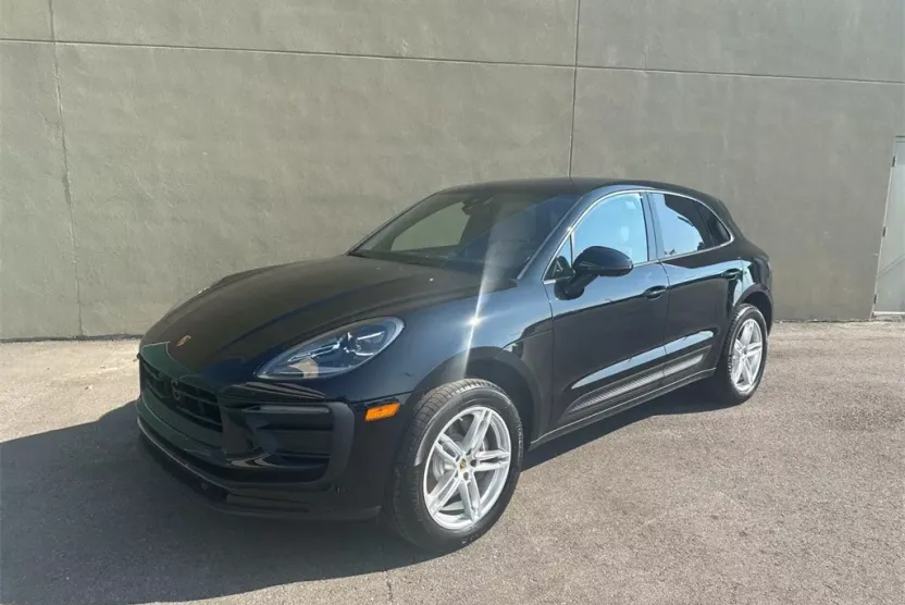 2026 Porsche Macan T photo 1
