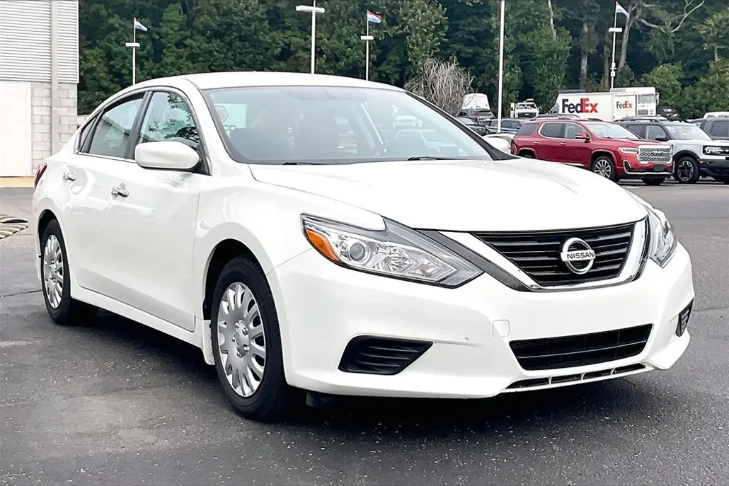 2017 Nissan Altima 2.5 S photo 1