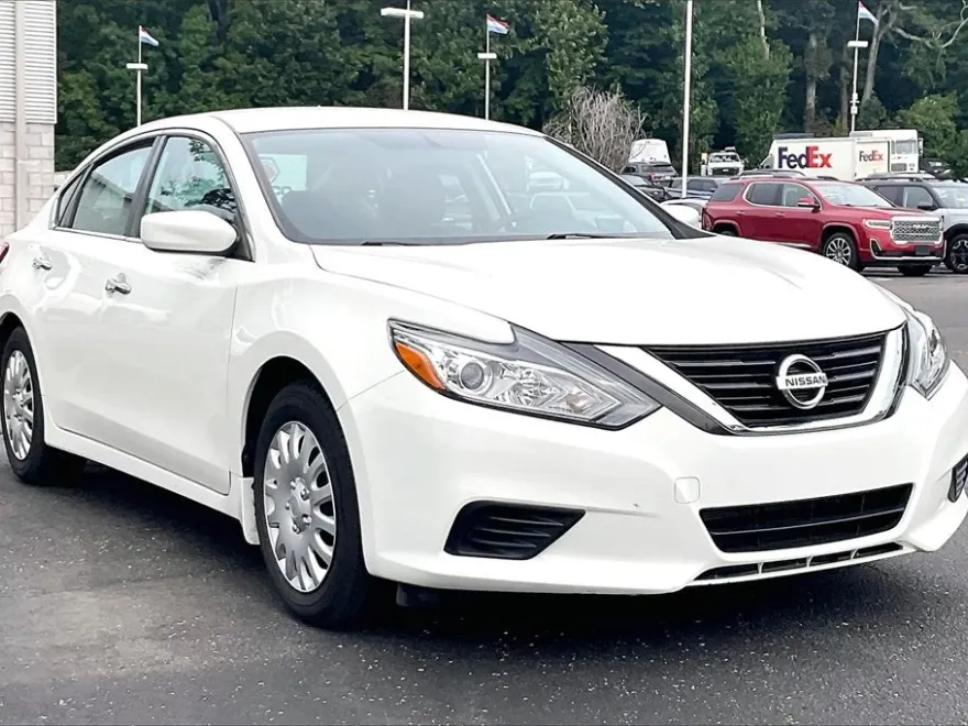 2017 Nissan Altima 2.5 S photo 1
