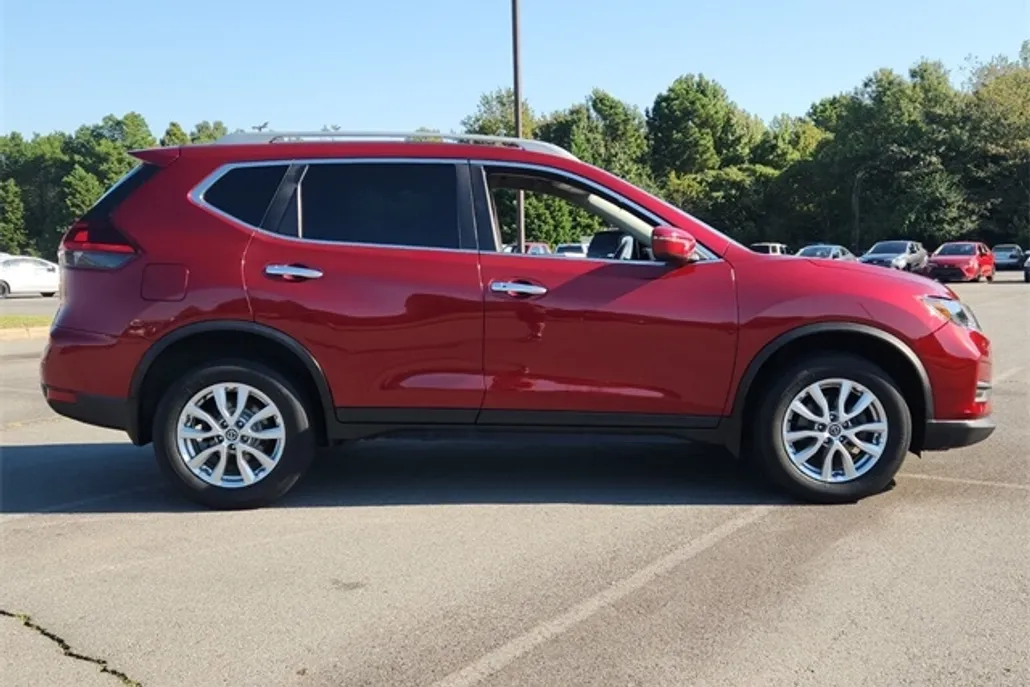 2020 Nissan Rogue SV photo 1