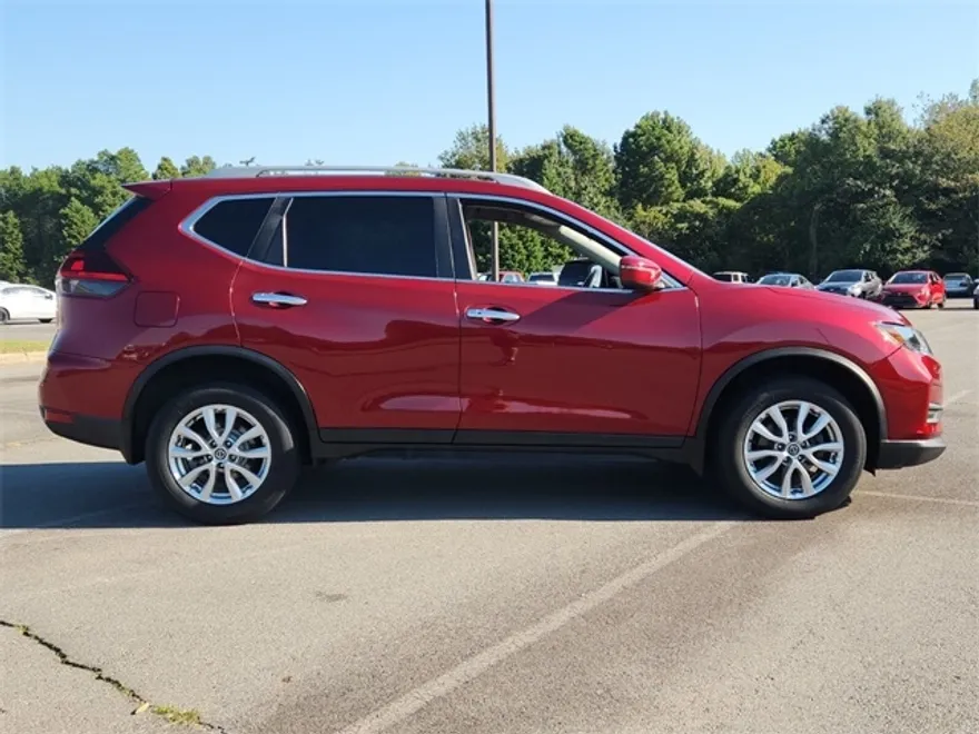 2020 Nissan Rogue SV photo 1