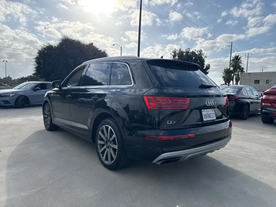 2019 Audi Q7 55 Prestige photo 1