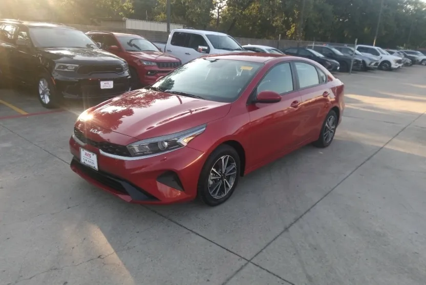 2024 Kia Forte LXS photo 1