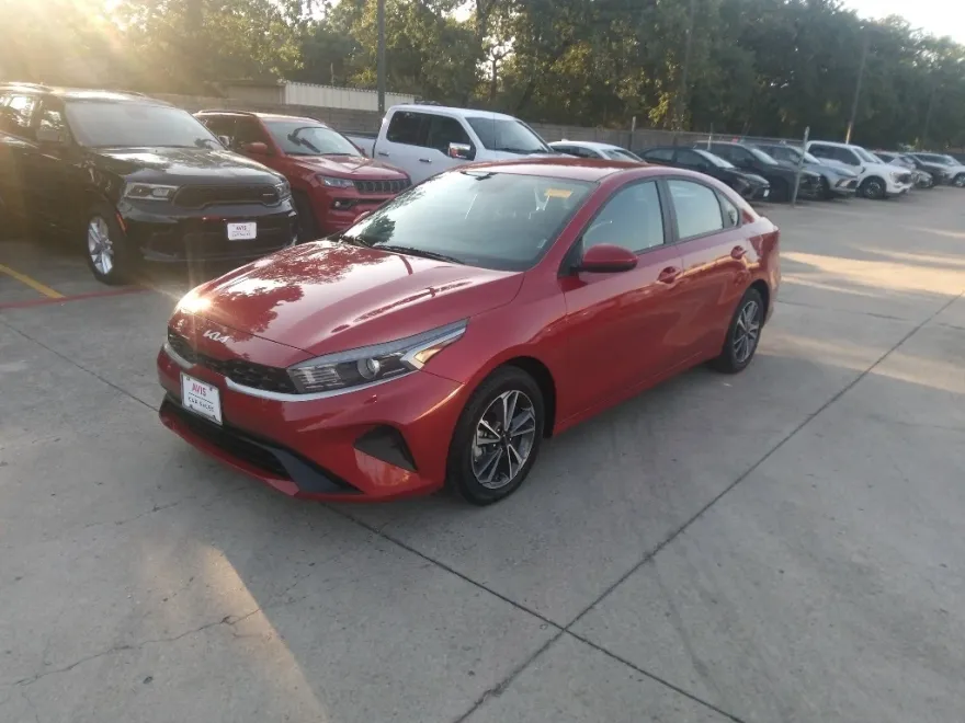 2024 Kia Forte LXS photo 1