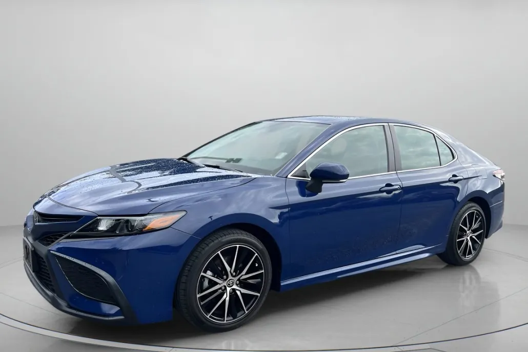 2024 Toyota Camry SE photo 1