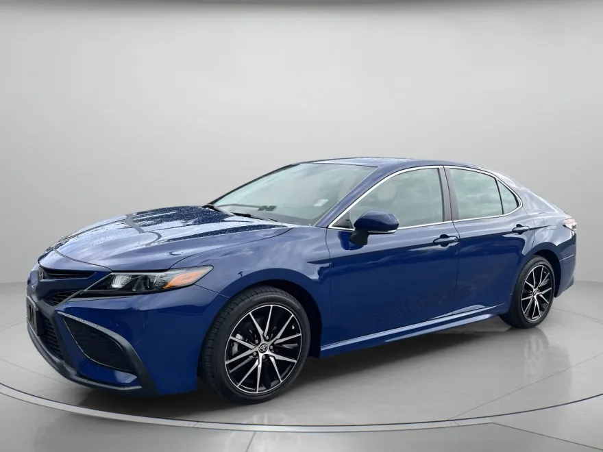 2024 Toyota Camry SE photo 1