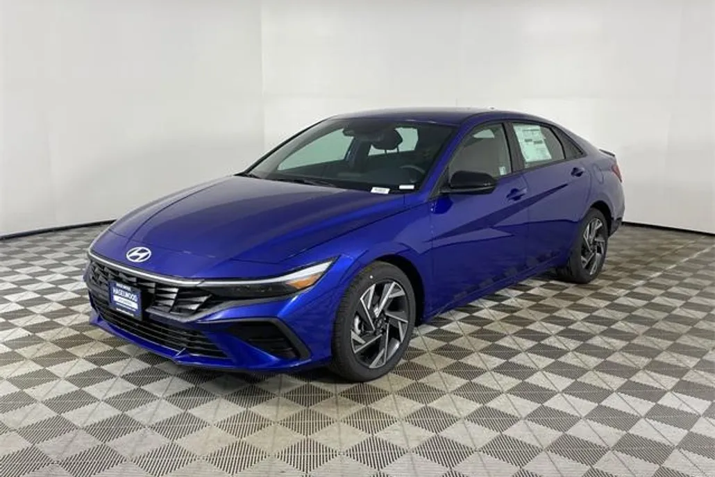 2025 Hyundai Elantra SEL Sport photo 1
