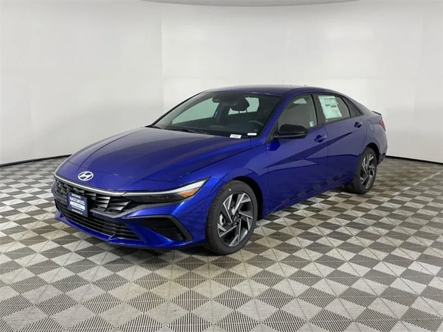 2025 Hyundai Elantra SEL Sport photo 1