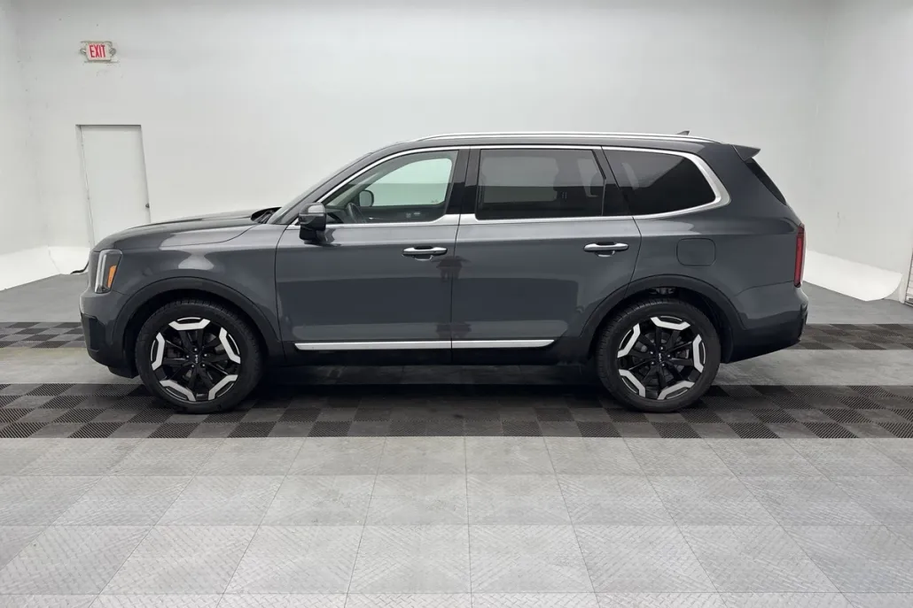 2023 Kia Telluride S photo 1