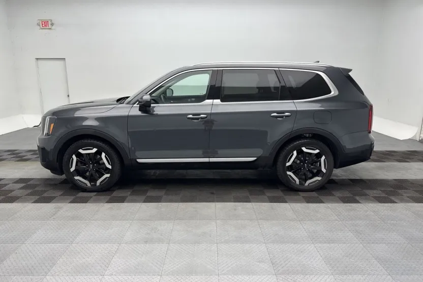 2023 Kia Telluride S photo 1