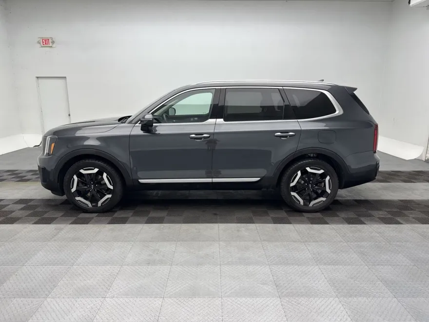 2023 Kia Telluride S photo 1