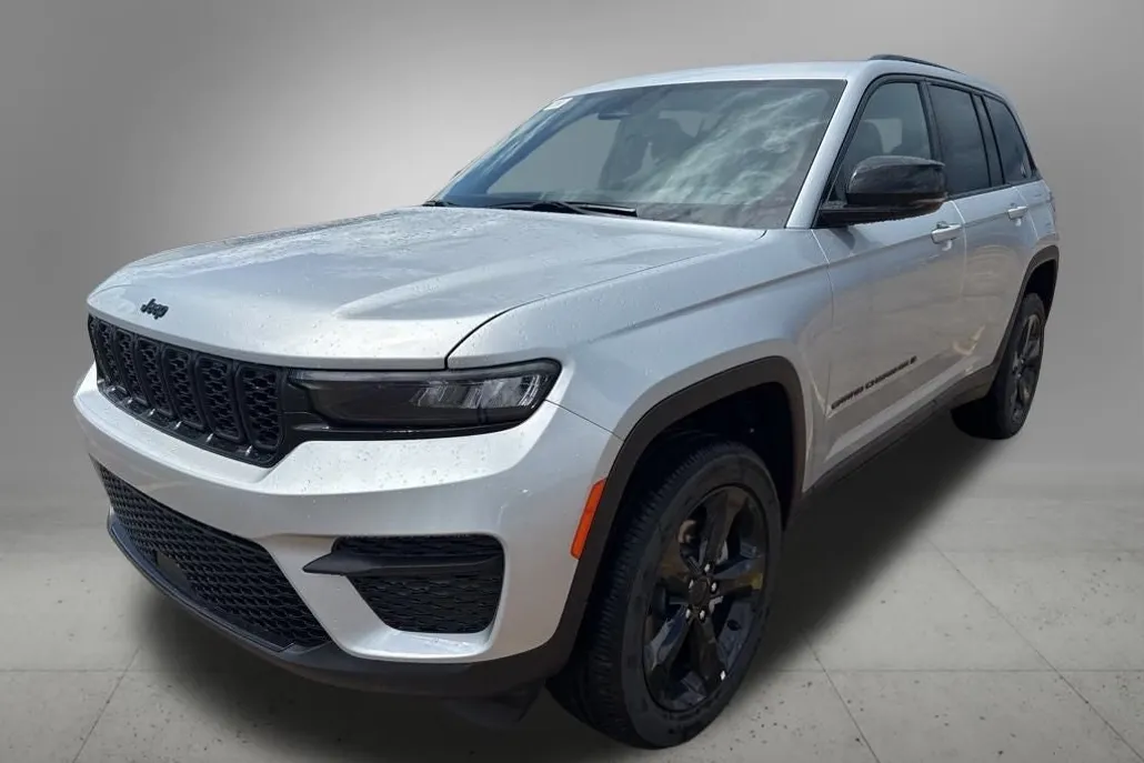 2025 Jeep Grand Cherokee Altitude photo 1