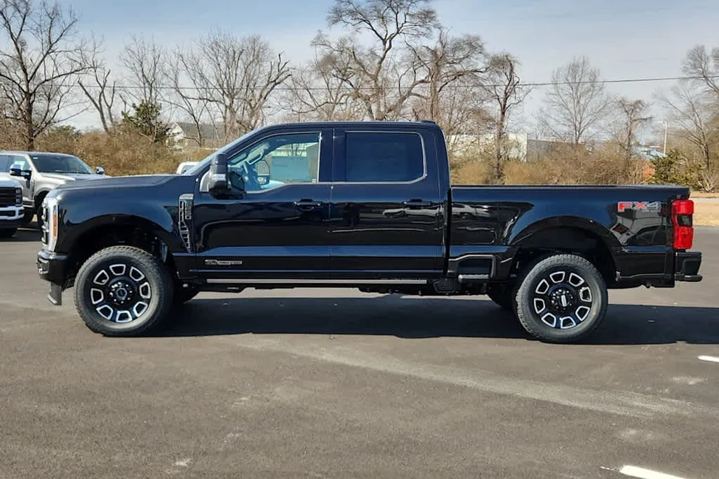 2025 Ford F-250 Platinum photo 1