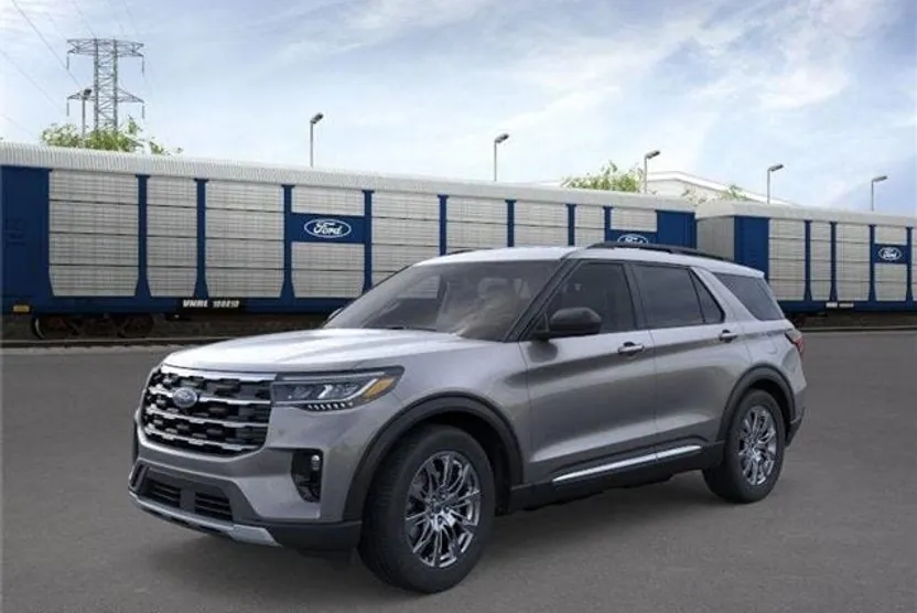 2025 Ford Explorer photo 1