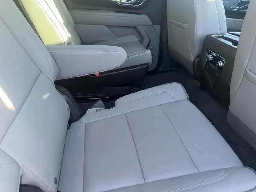 2023 Gmc Yukon XL SLT photo 1